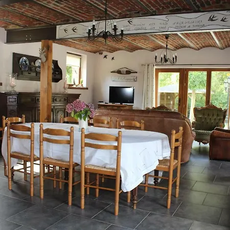 Holiday home Aux Nids D'hirondelles *